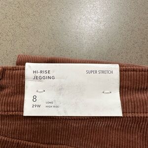 Women’s corduroy jeggings.